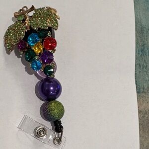 Elegant Multicolor Grapevine Badge Reel